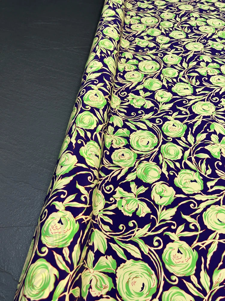 140CM Wide 18MM Silk Crepe de Chine Fabric Stretch-Green Floral on Blue Printed Design for Thin Pants Dress Soft Fabric DIY Sewing Material D1602