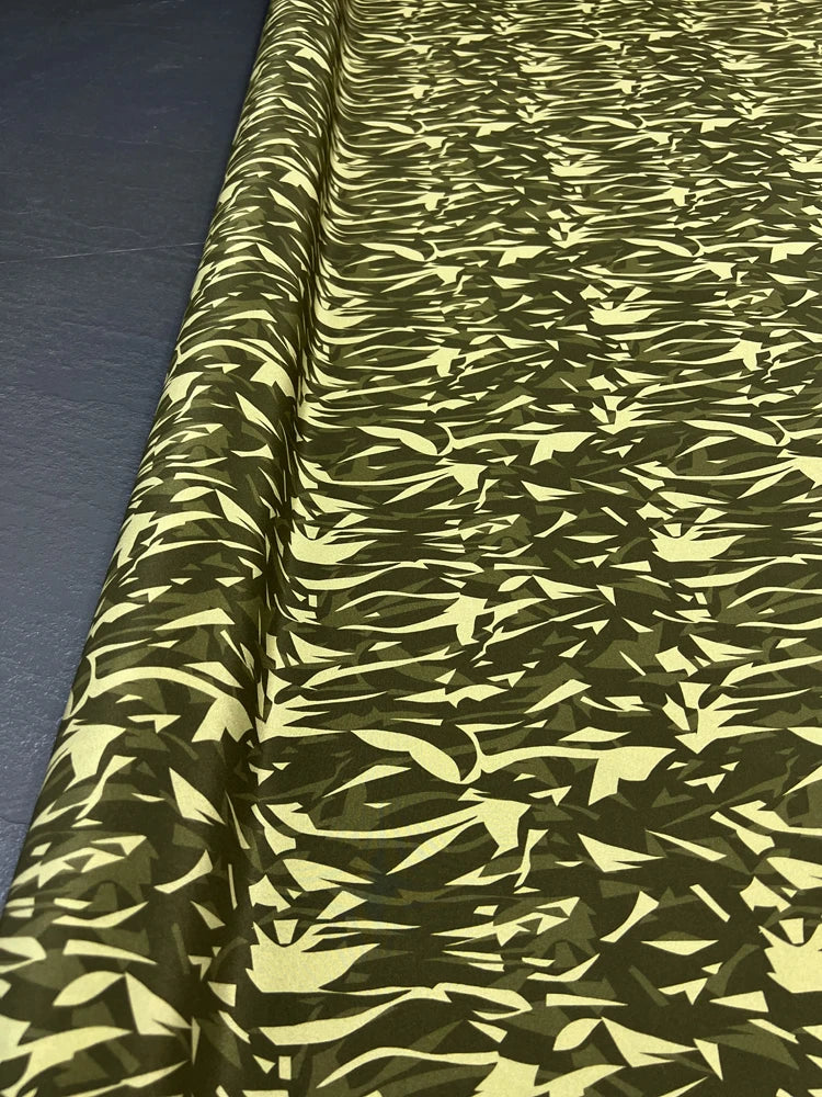 18m/m Mulberry Silk Crepe de Chine Silk Fabric for Sewing Dresses,Pajamas,Chinese Style Clothing or DIY Crafts 55" Wide Sold by 1 Meter 1 Yard(Green Printed) D1493