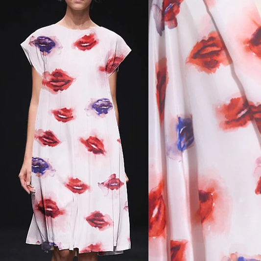 43.3'' Wide 12MM Red Blue Lips Printed Thin Silk Crepe de Chine Fabric for DIY Sewing Summer Soft Dress Pants Pajamas R1845