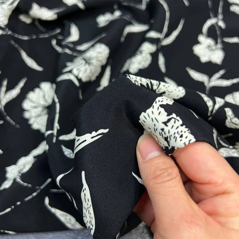 140CM Wide 18MM Silk Crepe de Chine Fabric Stretch-White Floral Painting on Black Printed Design for Thin Pants Dress DIY Sewing Material D1596