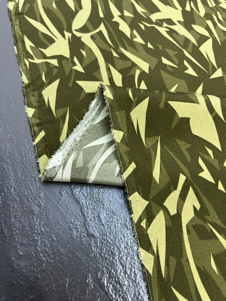 18m/m Mulberry Silk Crepe de Chine Silk Fabric for Sewing Dresses,Pajamas,Chinese Style Clothing or DIY Crafts 55" Wide Sold by 1 Meter 1 Yard(Green Printed) D1493