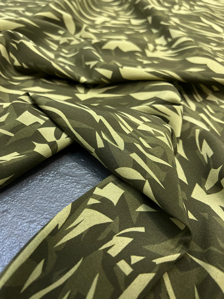 18m/m Mulberry Silk Crepe de Chine Silk Fabric for Sewing Dresses,Pajamas,Chinese Style Clothing or DIY Crafts 55" Wide Sold by 1 Meter 1 Yard(Green Printed) D1493